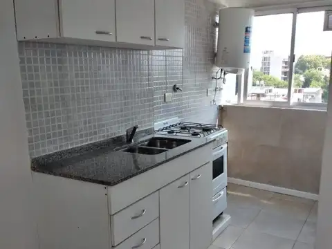 TRES AMBIENTES AL FRENTE BALCON COCINA COMEDOR BAÑO COMPLETO VISTA ABIERTA