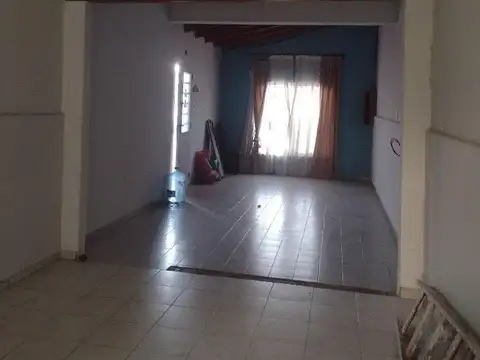 Casa 8 ambientes con 4 baños