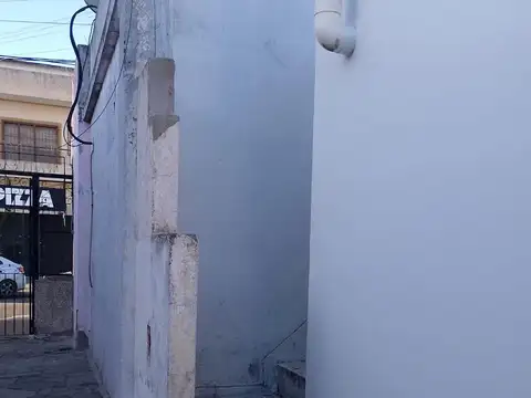 Local en Ezpeleta Este