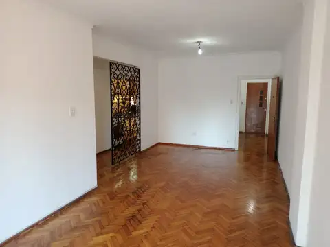 Departamento 3 dormitorios de categoría con cochera en Centro