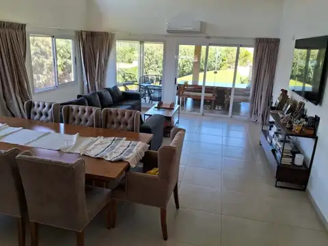 Casa 5 ambientes con 3 baños