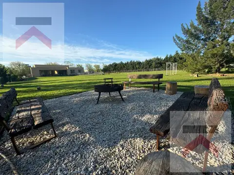 Casa 6 ambientes con 2 baños