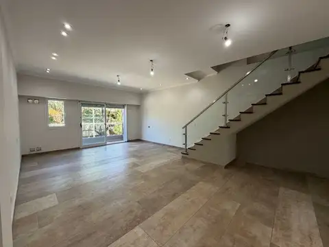 Depto Tipo Casa en Venta de 5 ambientes