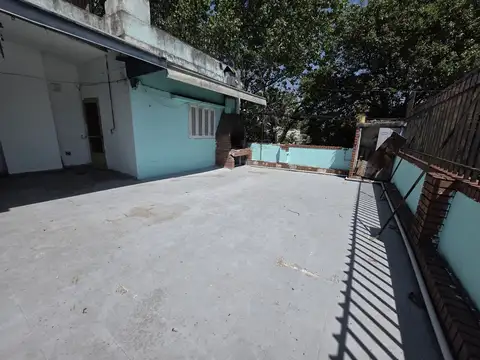 Casa 3 dormitorios con cochera - Zona sur