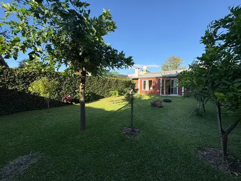 Casa 4 ambientes con 2 baños