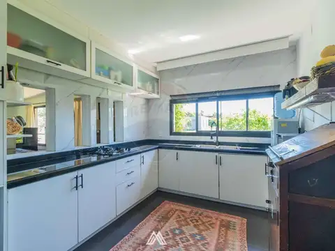 Casa 7 ambientes con 3 baños