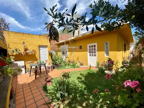 Casa con local en venta en Escobar