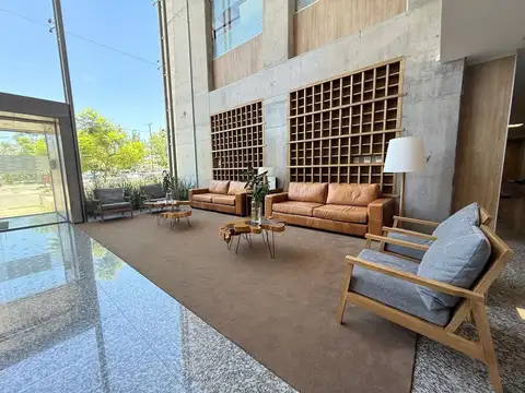 Oficina en Alquiler con 8 cocheras