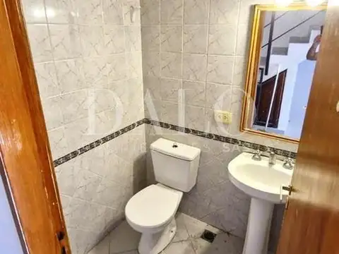 Casa en Alquiler con 2 cocheras