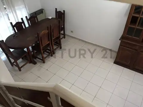 Casa en Alquiler con 1 cochera