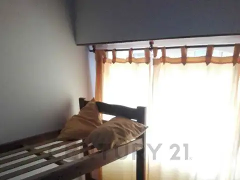 43 e/ 135 y 136 Amplio duplex de 3 dormitorios