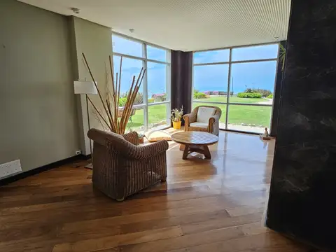 Venta 2 Amb. C/Balcón saliente. Vista lateral al mar