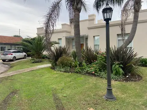 VENTA CASA 4 AMB LOTE 824 M LAS CONDES APTA CRED