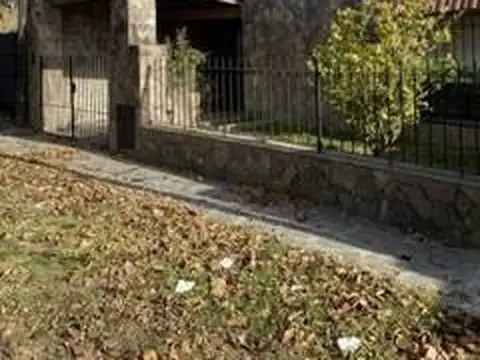 Casa  en venta 3 dormitorios a Reciclar 529 27 y 28