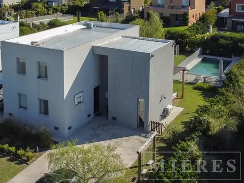 Casa 7 ambientes con 3 baños