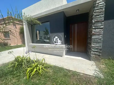 Oportunidad! Casa en venta con pileta. Barrio Santa Lucia. Pilar 100