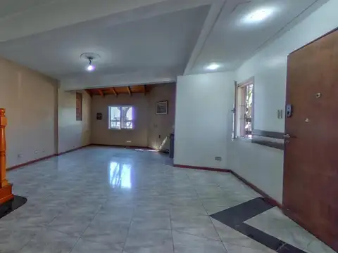 Casa Tríplex en Venta 5 ambientes Oportunidad Haedo Norte