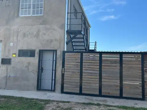 DEPARTAMENTO DE UN DORMITORIO CON PATIO Y PARRILLERO COMPARTIDO