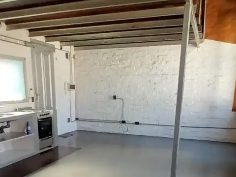 Cochabamba 400. Primer piso x escalera. Loft. 68 m². Dúplex. Balcón. Al frente. Totalmente reciclado