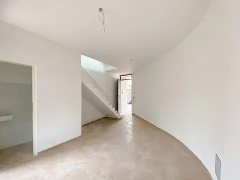 Casa 5 ambientes con 1 baño