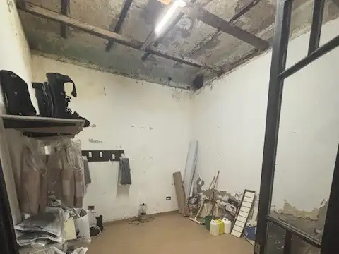 Vicente Lopez: en Venta: Local Comercial a m de Av Maipù