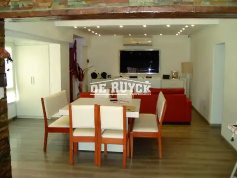 Casa 5 ambientes con 4 baños