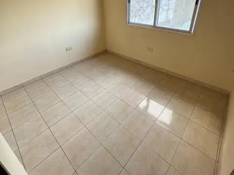 Depto Tipo Casa en Alquiler en Moron Sur, $ 750.000