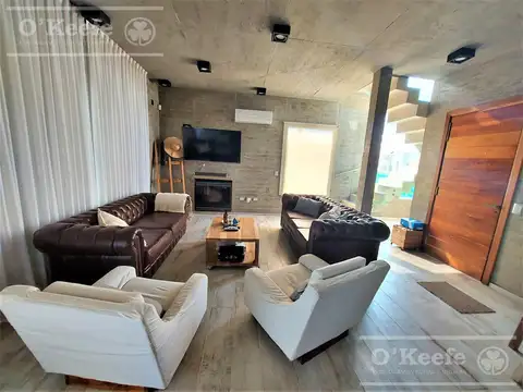 Casa en venta de Cuatro Dormitorios con Piscina en Pueblos del Plata - Magallanes