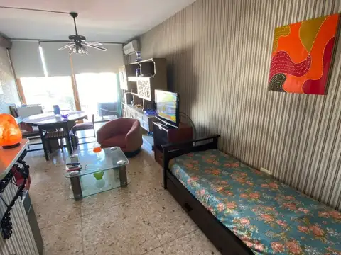 3 MUY AMPLIOS AMBIENTES AL FRENTE CON BALCON CORRIDO