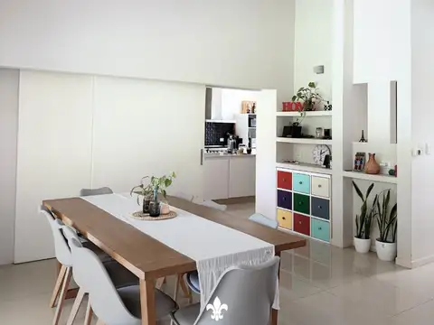 Casa en Venta con 2 cocheras