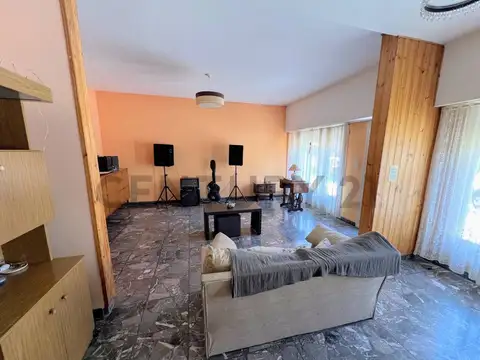 CASA AMPLIA EN ZONA PREMIUM A METROS DEL PARQUE ESPAÑOL – OPORTUNIDAD DE MODERNIZACIÓN. Venado Tuert