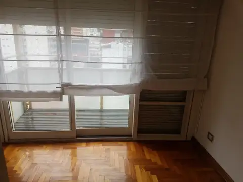 4 ambientes a 1 cuadra de cabildo y mendoza muy luminoso  piso alto con balcones