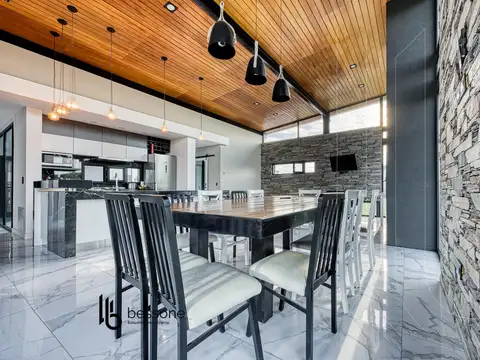 Casa 5 ambientes con 3 baños