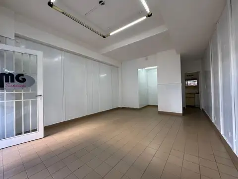 Fray Cayetano Rodriguez y Av. Gaona - Excelente Local - Venta - Flores