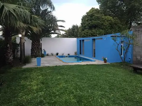 VENTA CASA 5 AMBIENTE PARQUE PILETA QUINCHO MORENO