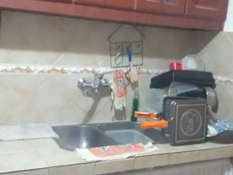 Casa 4 ambientes con 1 baño