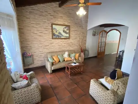 Chalet  de 7 ambientes en Barrio Balzaretti - San Miguel * A