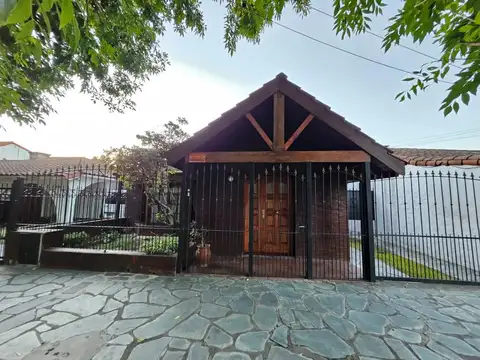 Chalet  de 7 ambientes en Barrio Balzaretti - San Miguel * A