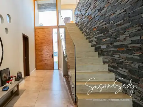 Casa 5 ambientes con 6 baños