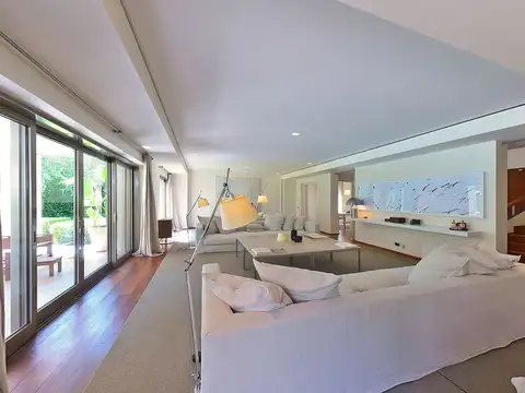 venta casa 7 ambientes los laureles a refaccionar