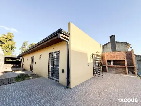Casa en venta - 3 dormitorios 1 baño - Cochera - 400mts2 - Manuel B. Gonnet, La Plata