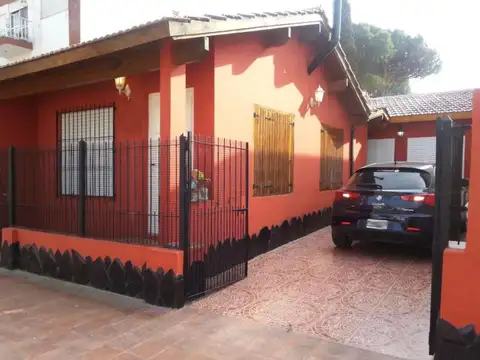 Casa en venta - 8 dormitorios 6 baños - 600mts2 - Santa Teresita