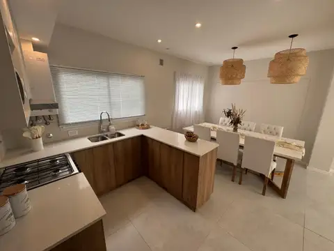 Depto Tipo Casa en Venta de 5 ambientes