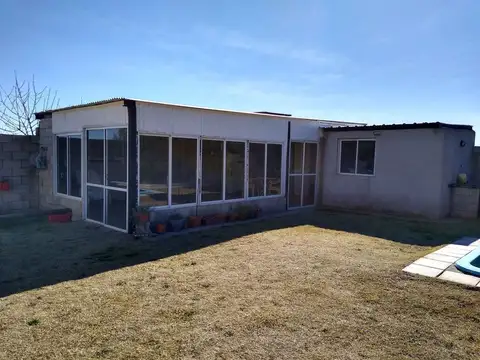VENDO CASA CON PILETA EN BARRIO UNIVERSITARIO