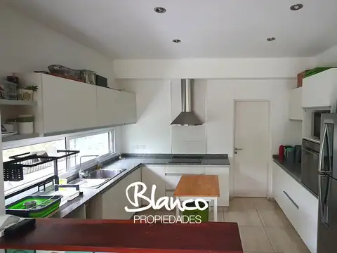 Casa en Alquiler con 1 cochera