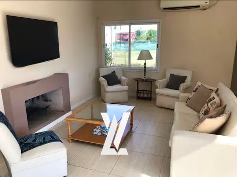 Casa 6 ambientes con 4 baños