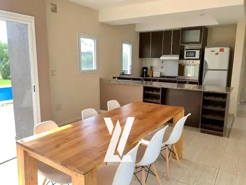 Casa en Venta con 2 cocheras