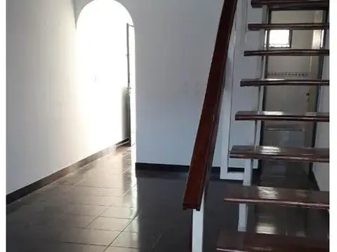 ¡NUEVO VALOR! COMODO DUPLEX DE 2 AMBIENTES EN VENTA EN SAN JUSTO. DE 45 M2 TOTALES