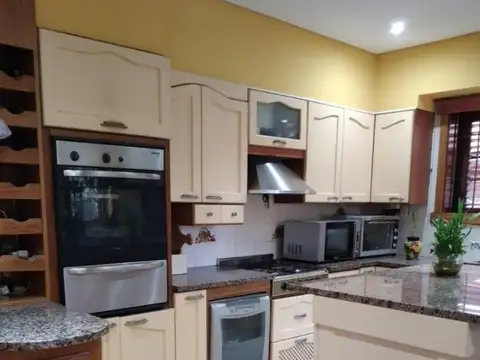 Casa 6 ambientes con 3 baños