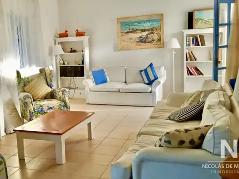 Vende casa en La Barra.